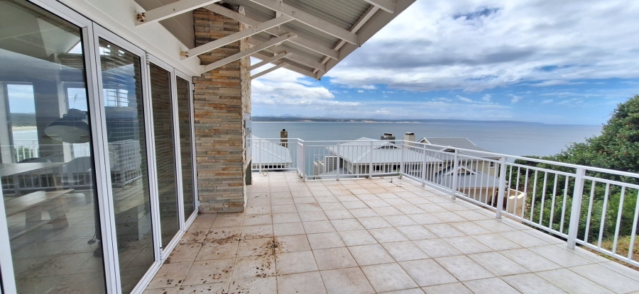 4 Bedroom Property for Sale in Vleesbaai Western Cape